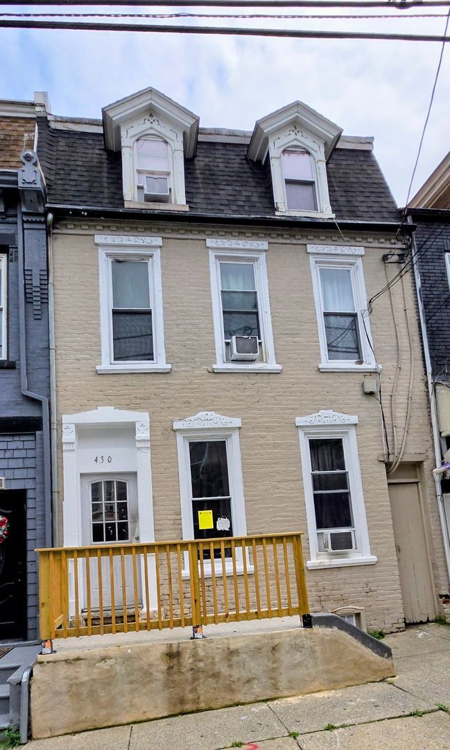 Building Photo - 430 W Turner St