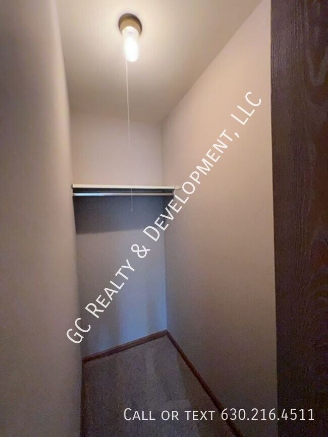 Building Photo - 737 Candleridge Ct