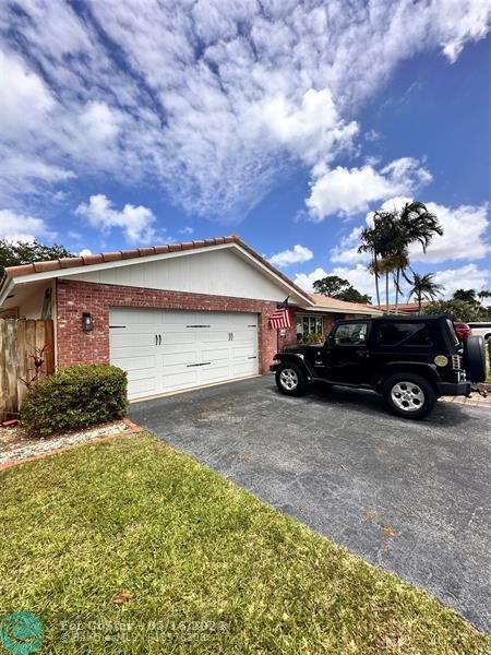 Building Photo - 1098 NW 15th Ave