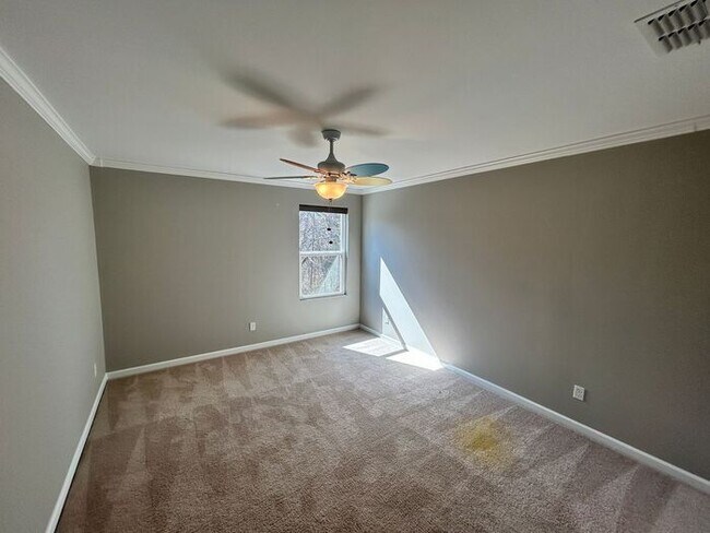 Building Photo - Spacious 5-Bedroom Home with Modern Amenit...