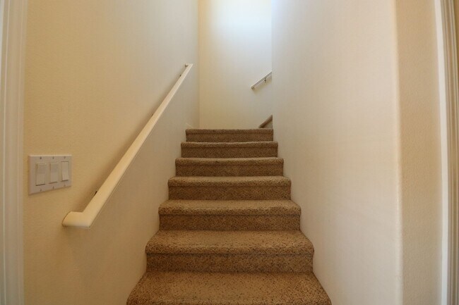 Building Photo - Beautiful Templeton Home