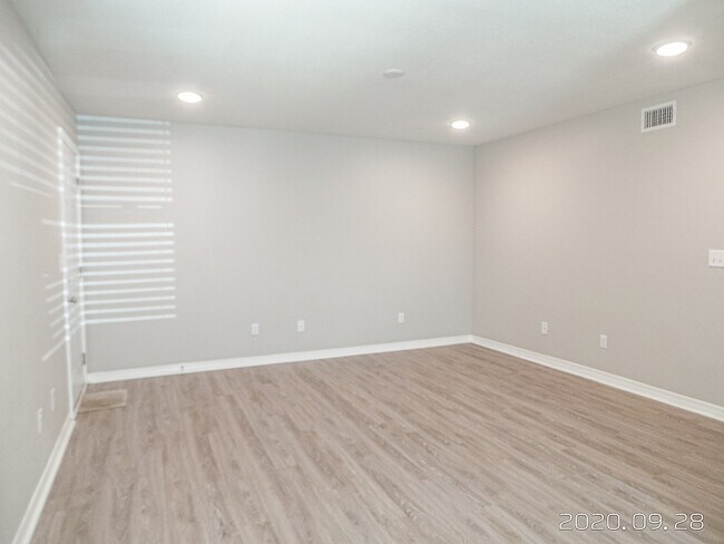 Primary Photo - 723 S Berthe Ave