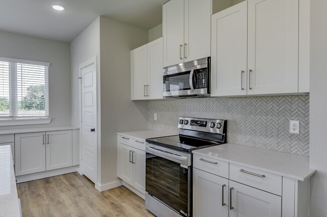 Building Photo - AVAILABLE NOW! LUXURIOUS TRIPLEX LOCATED ON 1-ACRE LOT IN MIDLOTHIAN, TX!