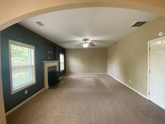 Building Photo - 118 Broomsedge Ln