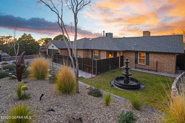 Building Photo - 413 Hollydale Dr