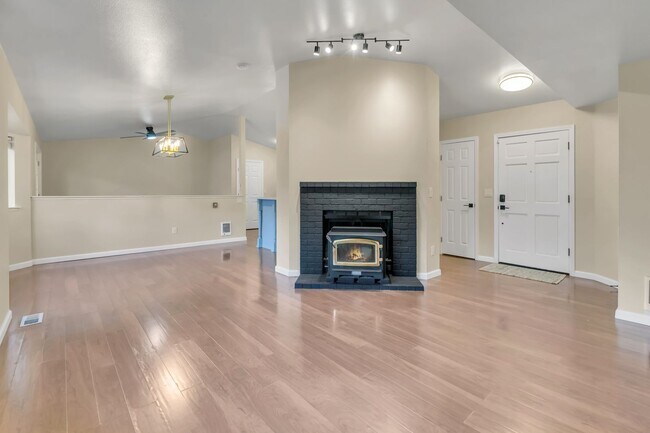 Building Photo - Auburn Area Rambler on dead end-street