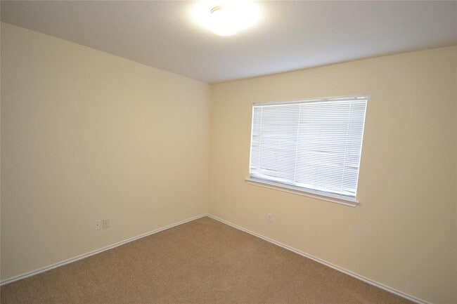 Building Photo - 114 Washington Square Dr