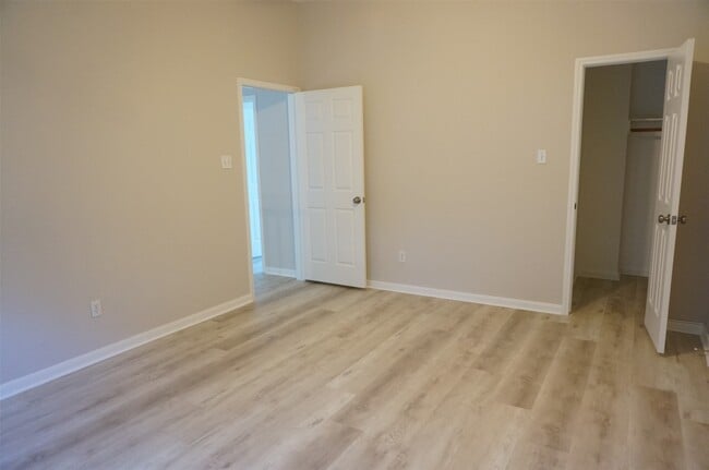 Building Photo - 4607 Forest Home Dr