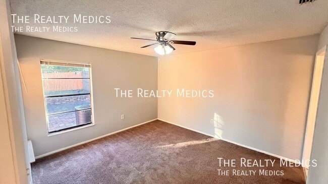 Building Photo - 7628 University Garden Dr