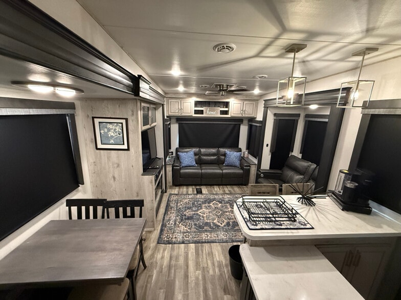 Primary Photo - 6920 Riverland Dr