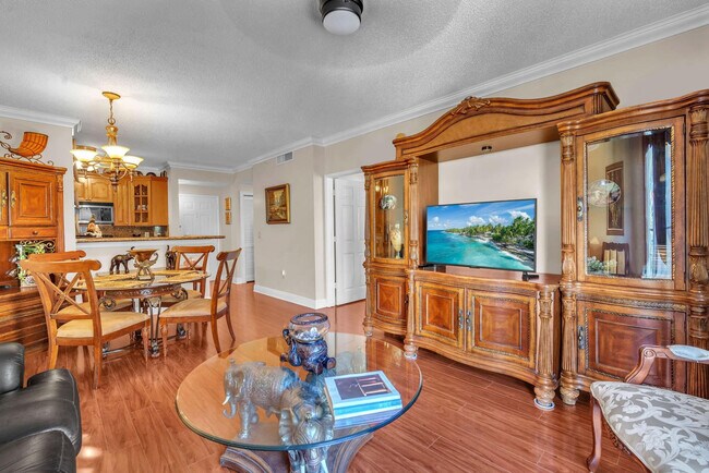 Building Photo - 630 S Sapodilla Ave