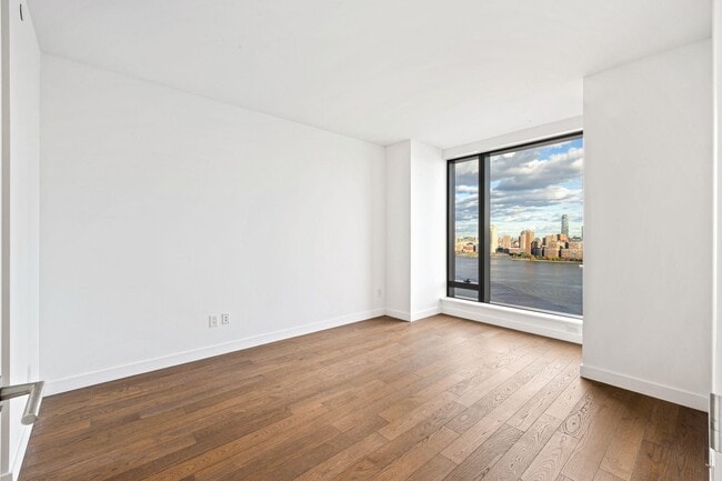 Building Photo - 99 Hudson St