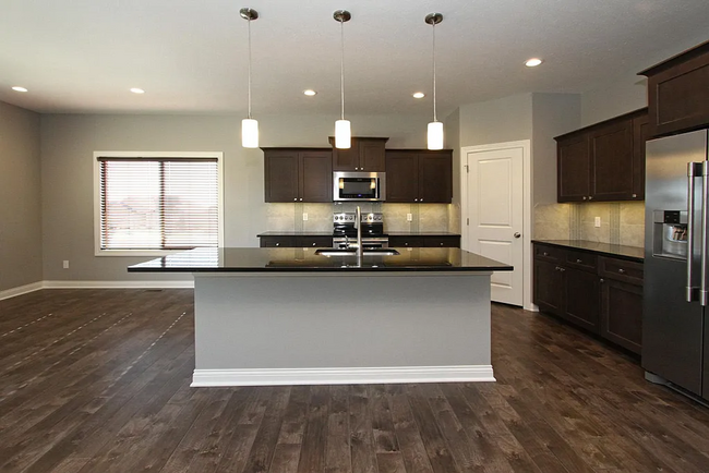 Building Photo - 5 Bedroom and 3 Bathroom House available J...