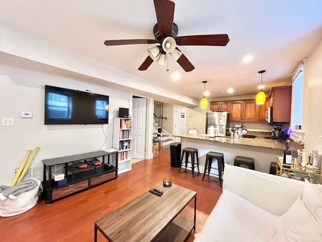 Building Photo - 719 Parker St