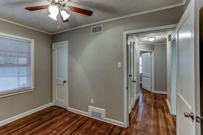 Building Photo - Newly renovated / Law enforcement discount