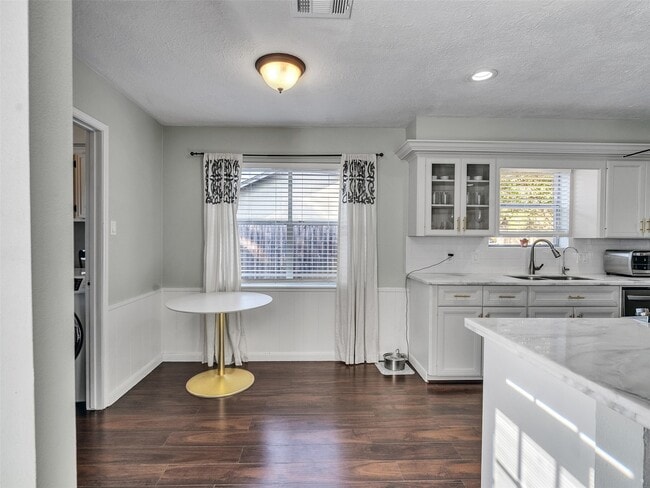 Building Photo - 1134 Western Springs Dr