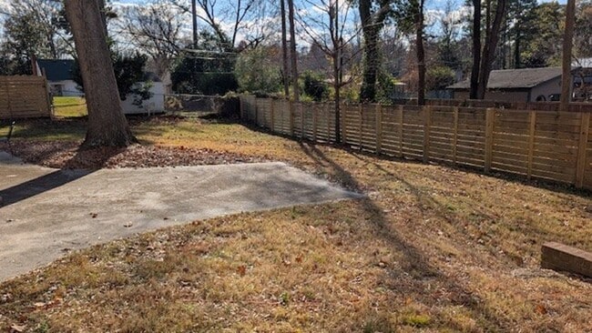 Building Photo - Lindley Park Rental!