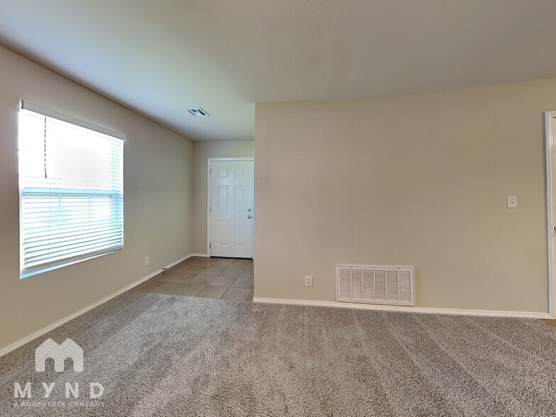 Building Photo - 5608 N 35th St