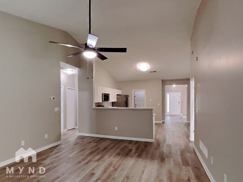 Building Photo - 8315 Somerset Way