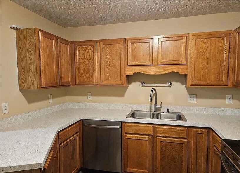 Building Photo - 3375 Galleria Dr