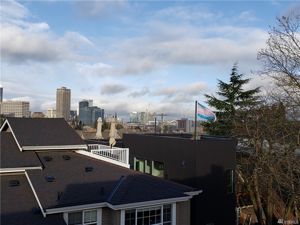 Building Photo - 701 17th Ave