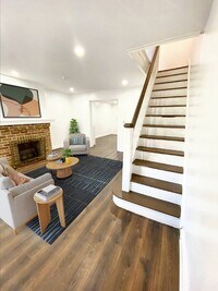 Building Photo - Beautiful 3 bedroom Townhouse available fo...