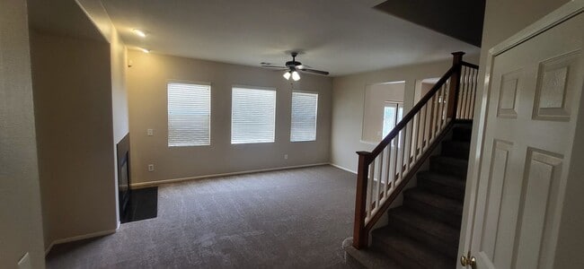 Building Photo - 3 BR, 2.5 Bath + Loft & Office/Den