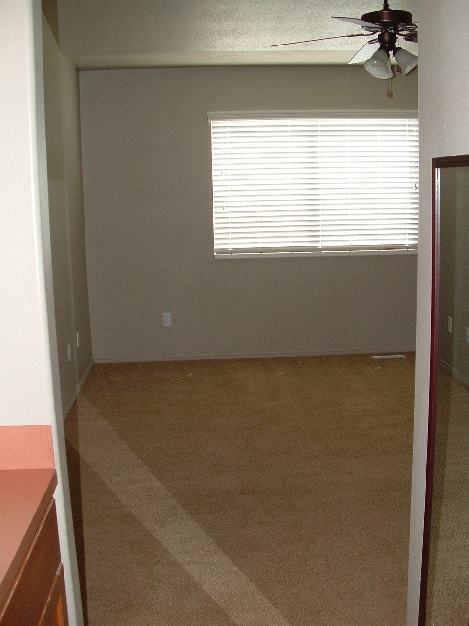 Building Photo - 10 W 1675 N