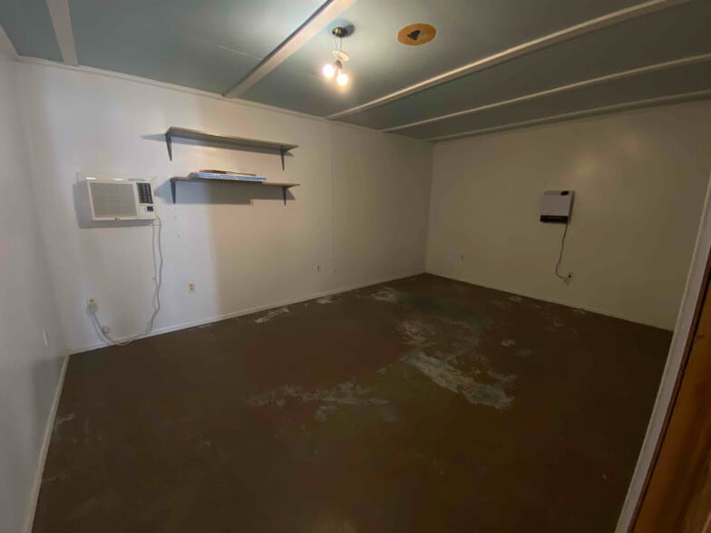 Building Photo - 202 James Loop