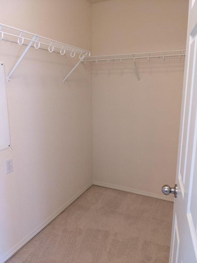 Building Photo - Woodinville Duvall Road. 4 bed. +den. 2.5 ...