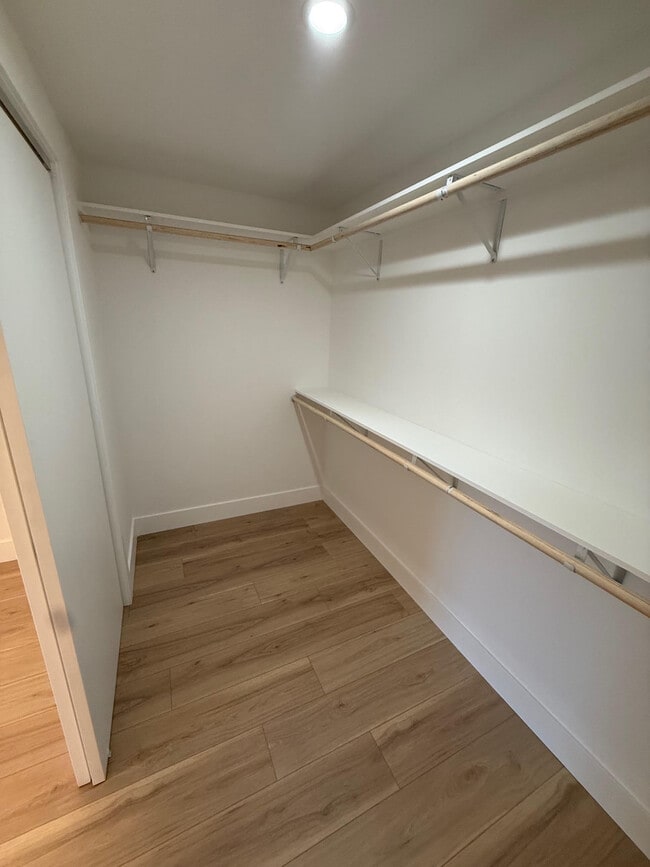 Walk-in Closet - 848 16th St