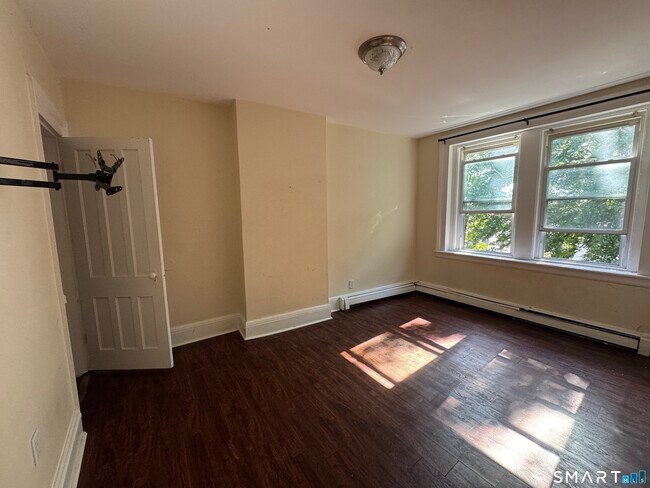 Building Photo - 1266 Park Ave