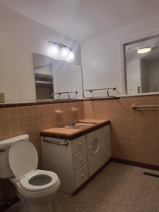 Building Photo - 2 Southern Pines Dr