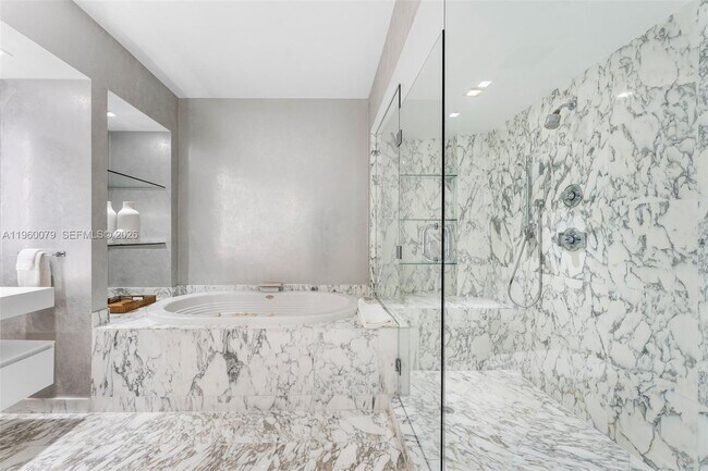 Building Photo - 450 Alton Rd