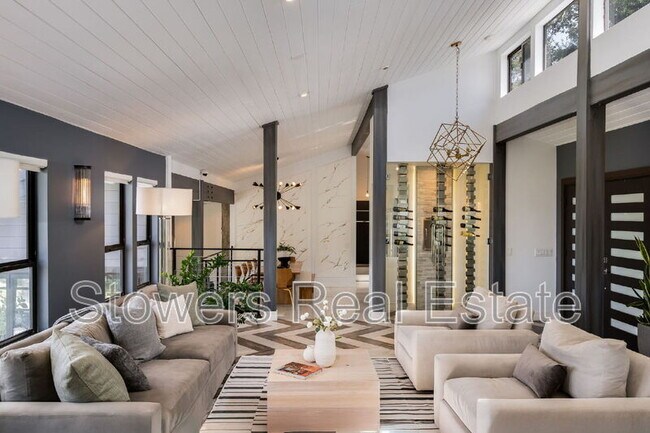 Building Photo - 357 La Casa Via
