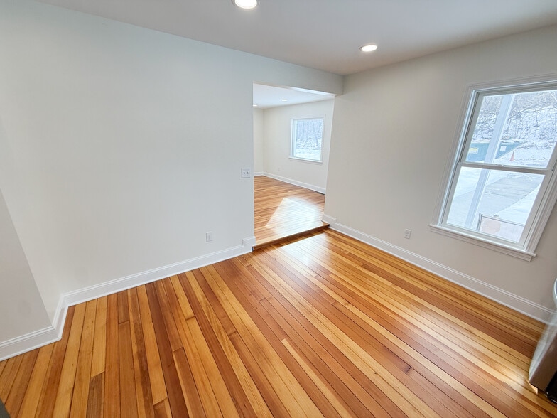 Building Photo - 602 Grove St