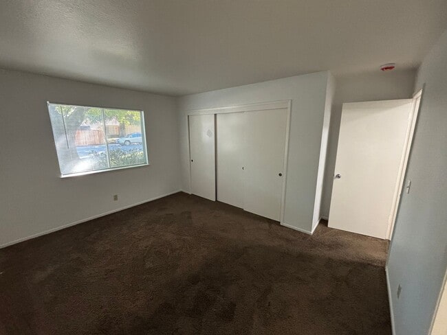 Building Photo - Rosemont Condo