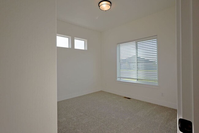 Building Photo - Kimberly - Single Family Home