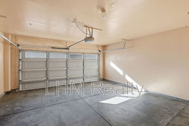 Building Photo - 15818 N 25th St