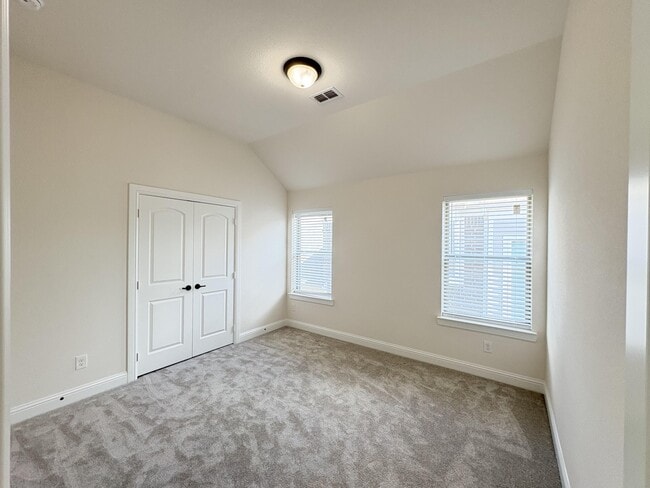 Building Photo - 7952 Ashwood Ln