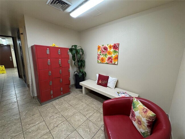 Building Photo - 603 W Club Blvd