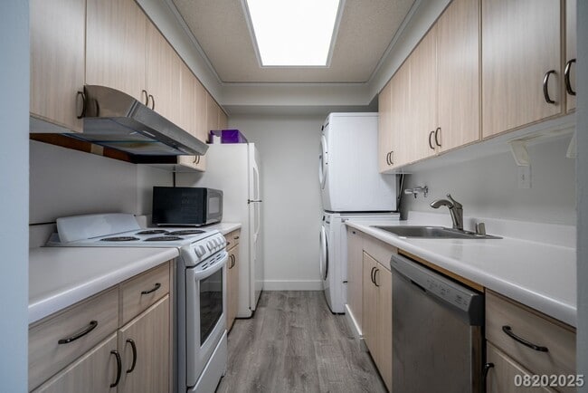 Building Photo - Beautifully maintained 1BR/1BA/1PKG unit i...
