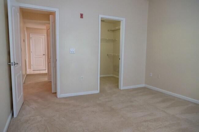 Building Photo - Beautiful 3 Bedroom, 2 Bath with Volume ceilings and Private Garage!