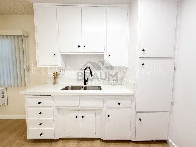 Building Photo - 6336 Tujunga Ave