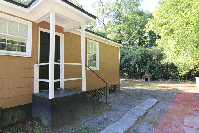 Building Photo - 2309 Lorraine Dr