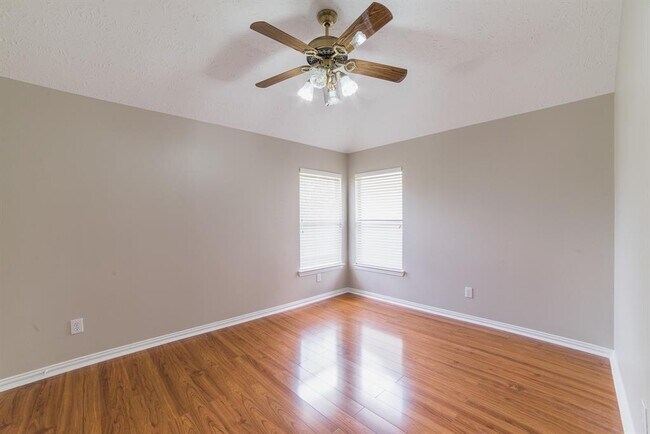Building Photo - 4914 Mulberry Cir