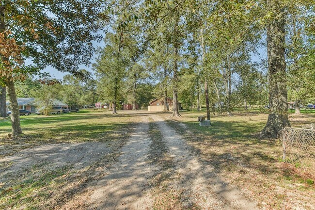 Building Photo - 24237 Creekwood Dr