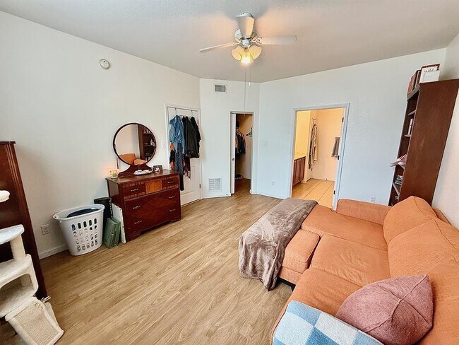 Building Photo - 506 Shadow Point