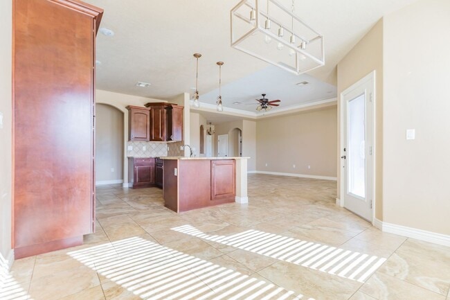 Building Photo - Modern 4 Bedroom 2 Bath Home!