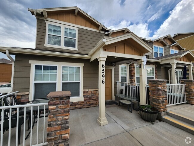 Building Photo - 6596 Emerald Isle Hts